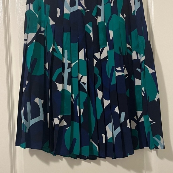 ANN Taylor Skirt Size 2P - Picture 2 of 6